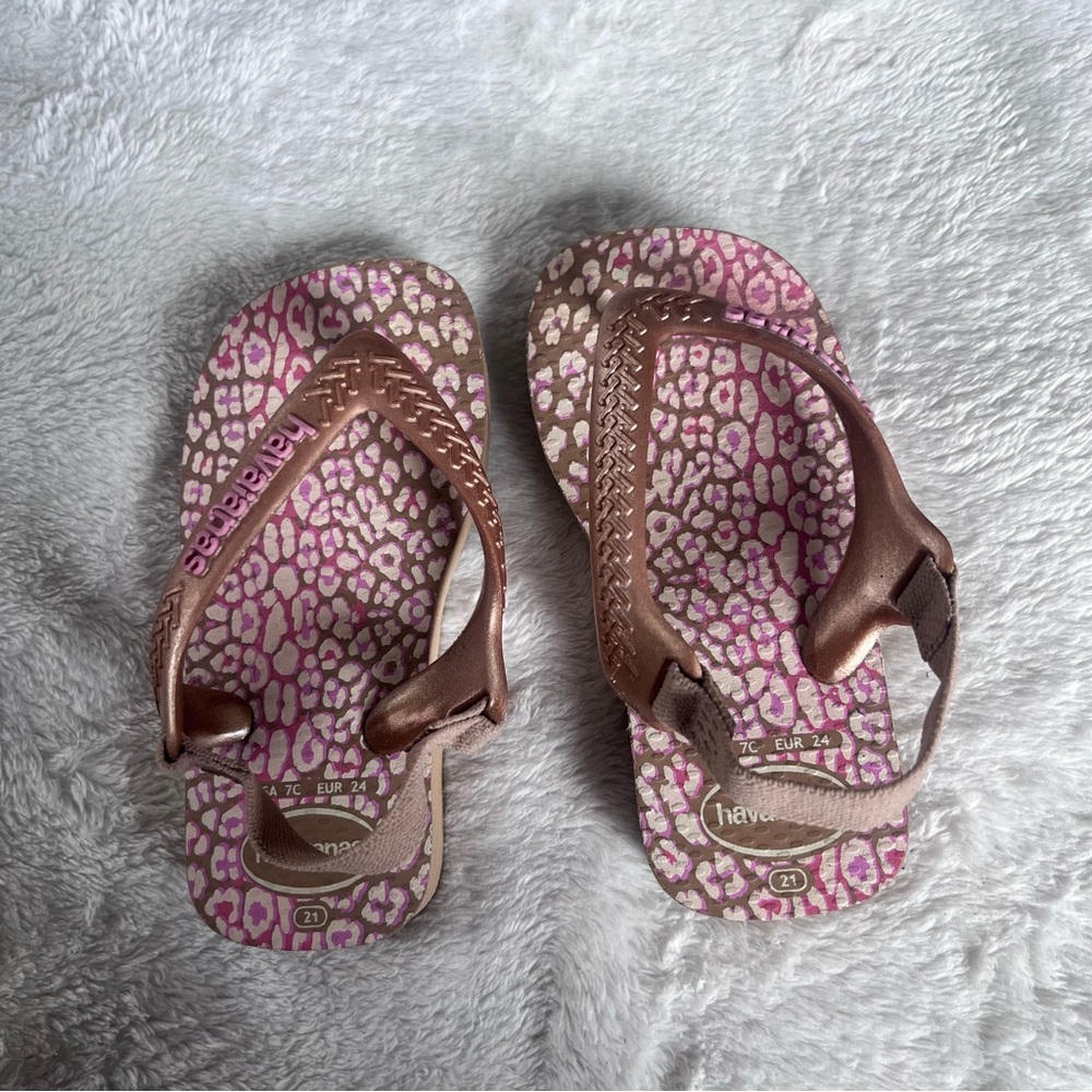 Havaianas Kids size 7c Leopard Print Flip Flops